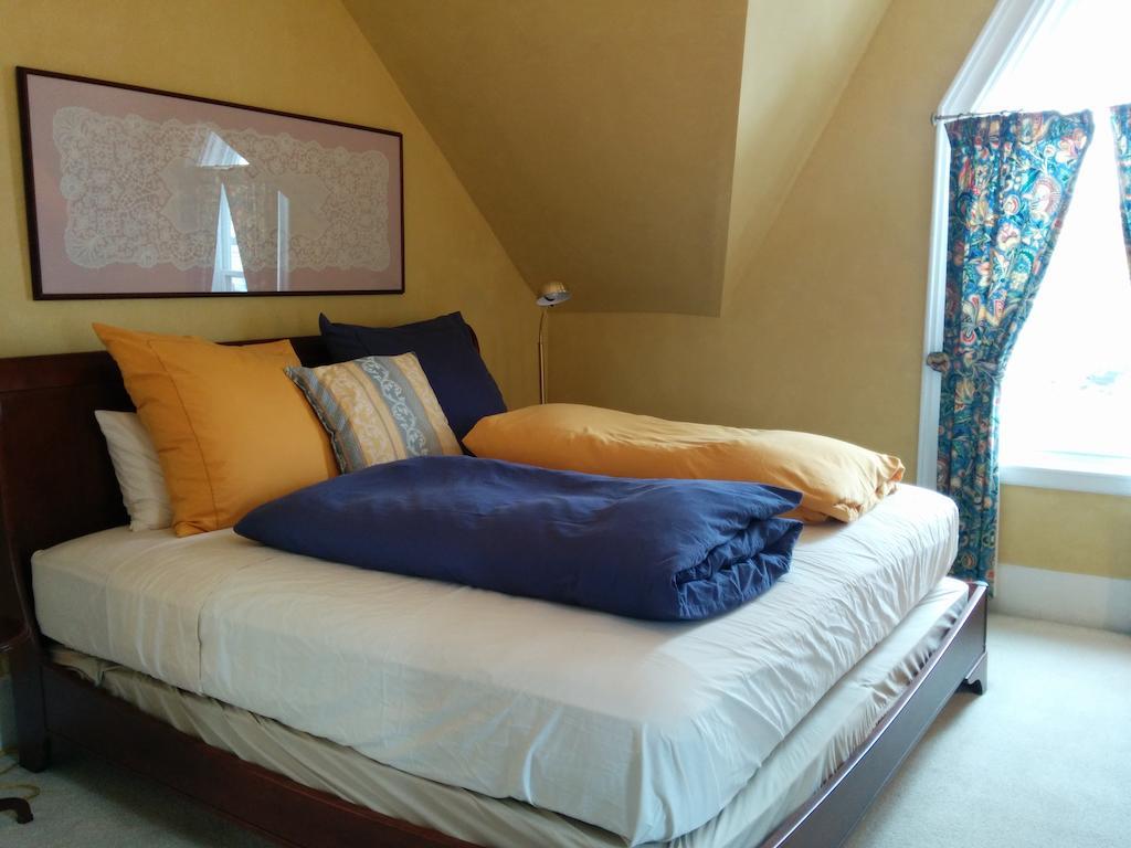 Fairmont House Bed & Breakfast Махон Бэй Номер фото