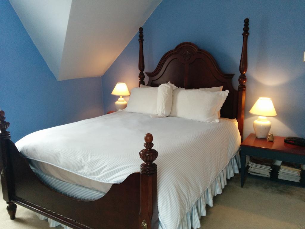 Fairmont House Bed & Breakfast Махон Бэй Номер фото
